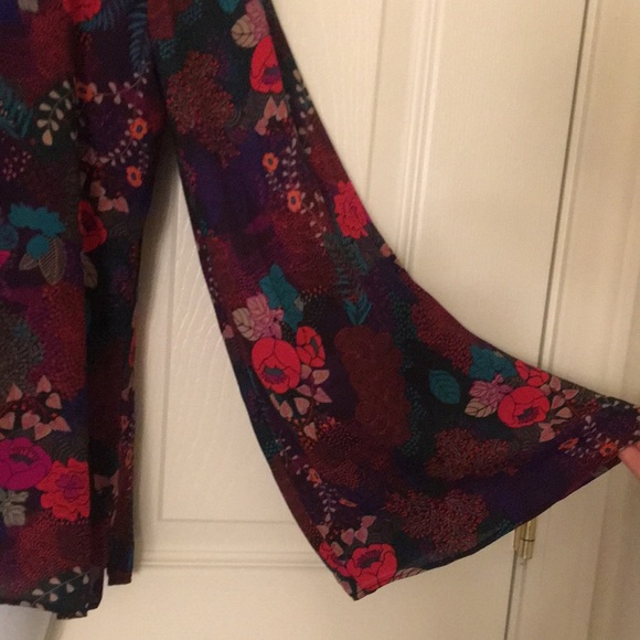 Gorgeous deep jewel colored bell sleeve top - Picture 8 of 9